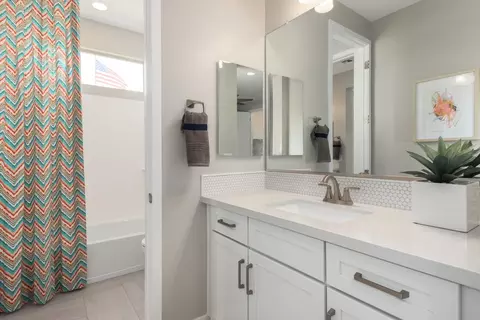 Bath - 5664 N 86th Dr, Glendale, AZ 85305 photo 6 of 7