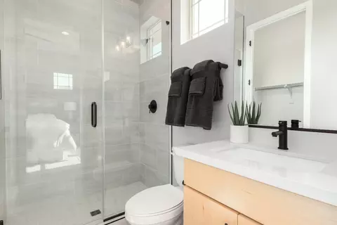 Bath - 5664 N 86th Dr, Glendale, AZ 85305 photo 3 of 7