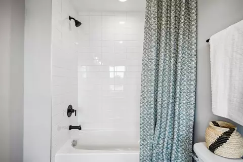 Bath - 1794 Maple Heights Dr, Delaware, OH 43015 photo 4 of 9