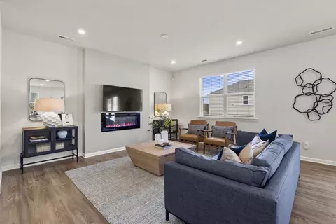Living - 2955 31st St NE, Hickory, NC 28601 photo 1 of 3
