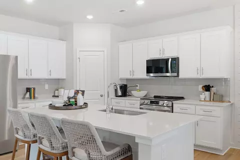 Kitchen - 2955 31st St NE, Hickory, NC 28601 photo 2 of 3