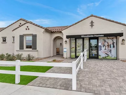 5814 W Mauna Loa Ln, Glendale, AZ 85306