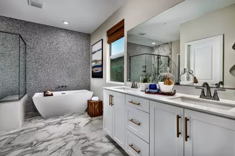 Bath - 6082 Landmark Way, Banning, CA 92220 photo 1 of 3