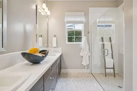 Bath - 2988 Bluffs Dr, Marina, CA 93933 photo 1 of 1