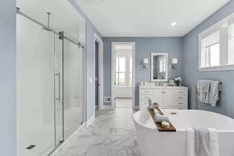 Bath - 9163 Peniwill Dr, Lorton, VA 22079 photo 9 of 10