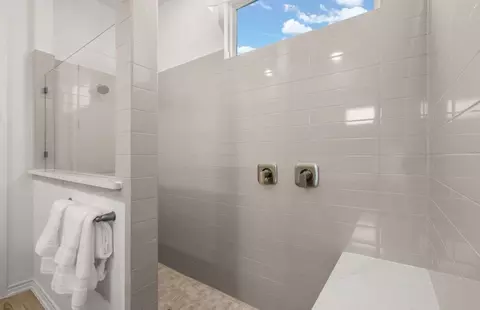 Bath - 612 Ruby Bend Ln, Montgomery, TX 77356 photo 2 of 6
