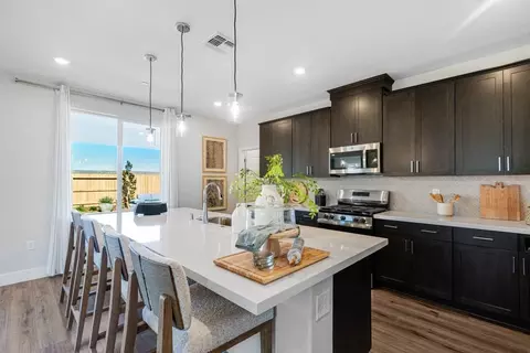 Kitchen - 6362 Benchmark Dr, Roseville, CA 95747 photo 3 of 3