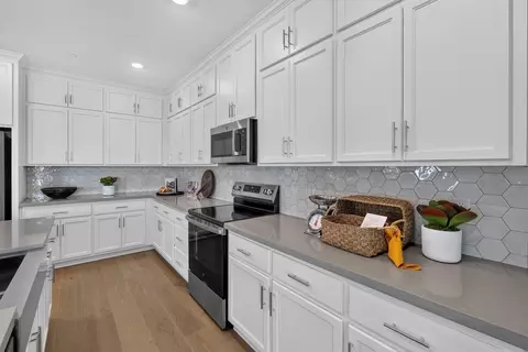 Kitchen - 6362 Benchmark Dr, Roseville, CA 95747 photo 3 of 8