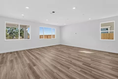 Living - 6362 Benchmark Dr, Roseville, CA 95747 photo 5 of 6
