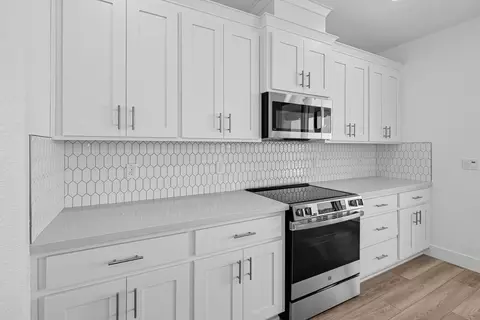 Kitchen - 6362 Benchmark Dr, Roseville, CA 95747 photo 10 of 13