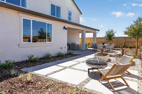 Exterior - 6362 Benchmark Dr, Roseville, CA 95747 photo 4 of 10