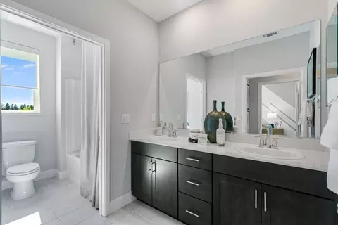 Bath - 6362 Benchmark Dr, Roseville, CA 95747 photo 1 of 2