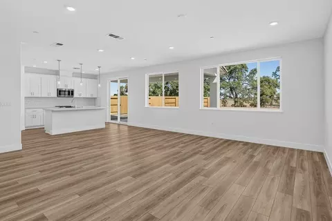 Living - 6362 Benchmark Dr, Roseville, CA 95747 photo 6 of 6