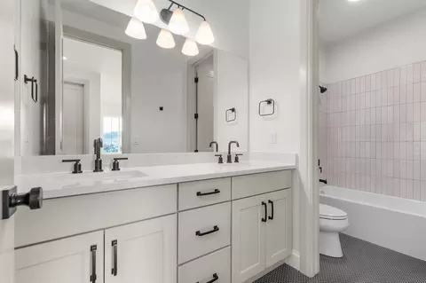Bath - 1048 E 12610 S, Draper, UT 84020 photo 3 of 3