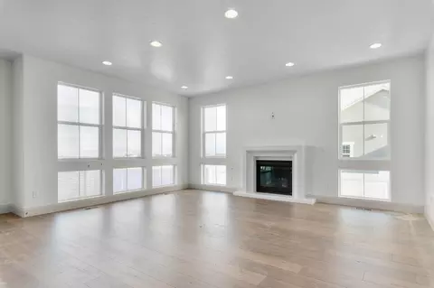 Living - 1048 E 12610 S, Draper, UT 84020 photo 2 of 4