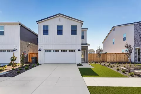 2295 N Preuss Ave, Clovis, CA 93619