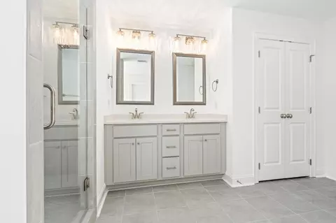 Bath - 2058 Shadow Bend Ln, Auburn, AL 36830 photo 2 of 5