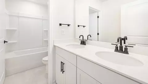 Bath - 4033 Samaritan Ln, Denver, NC 28037 photo 4 of 10