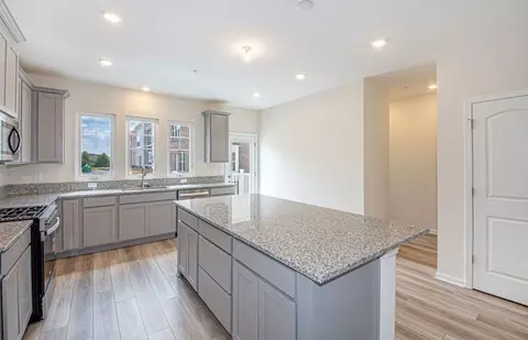 Kitchen - 4129 Tuller Rd, Dublin, OH 43017 photo 2 of 3