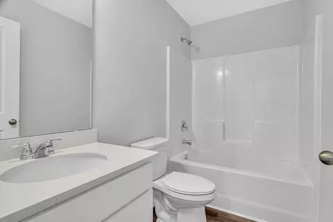 Bath - 558 Wilbur Rd, Conway, SC 29527 photo 2 of 4