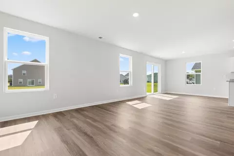 Living - 558 Wilbur Rd, Conway, SC 29527 photo 7 of 9