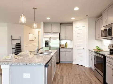 Kitchen - 35 Overland Pass, Arab, AL 35016 photo 3 of 7