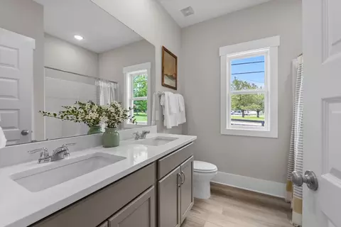 Bath - 35 Overland Pass, Arab, AL 35016 photo 4 of 7