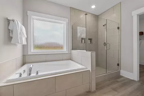 Bath - 35 Overland Pass, Arab, AL 35016 photo 6 of 7