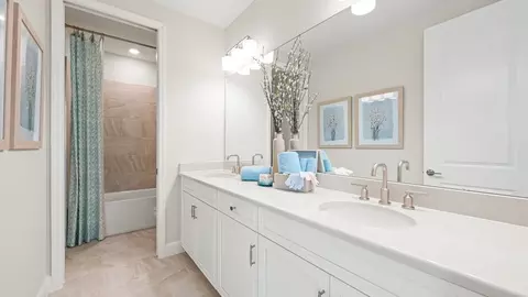 Bath - 13610 Cornerstone Way, Parrish, FL 34219 photo 3 of 5