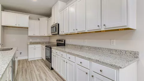 Kitchen - 3173 Silver Maple Rd, Cantonment, FL 32533 photo 4 of 5