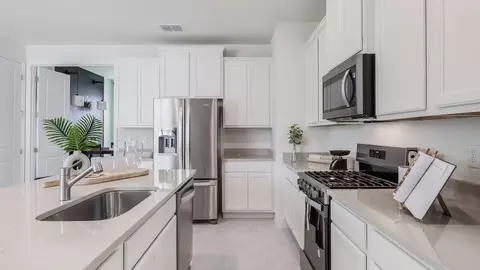 Kitchen - 8595 Hempstead Way, Mount Dora, FL 32757 photo 2 of 2