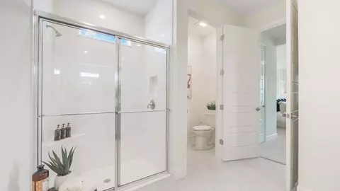 Bath - 8595 Hempstead Way, Mount Dora, FL 32757 photo 2 of 2