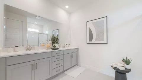 Bath - 8595 Hempstead Way, Mount Dora, FL 32757 photo 1 of 2