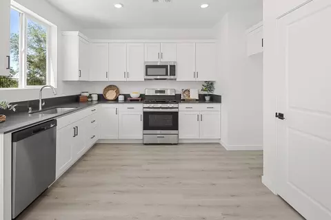 Kitchen - 847 Pecan Tree Ln, Galt, CA 95632 photo 1 of 2