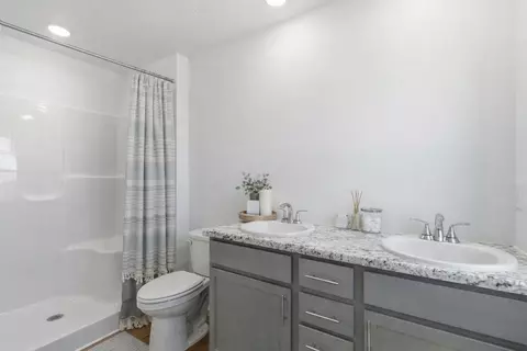 Bath - 3914 E Wilsons Valley Blvd, Brookline, MO 65619 photo 4 of 5