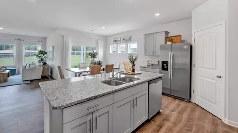 Kitchen - 56 Kings Gate Cv, Jackson, TN 38305 photo 5 of 14