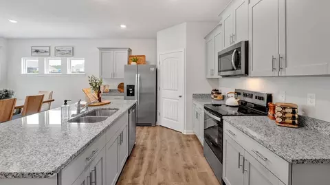 Kitchen - 56 Kings Gate Cv, Jackson, TN 38305 photo 2 of 14