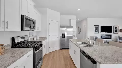 Kitchen - 56 Kings Gate Cv, Jackson, TN 38305 photo 8 of 14