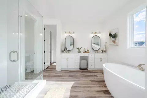 Bath - 5469 Sheldon Close, Middletown, OH 45005 photo 1 of 5
