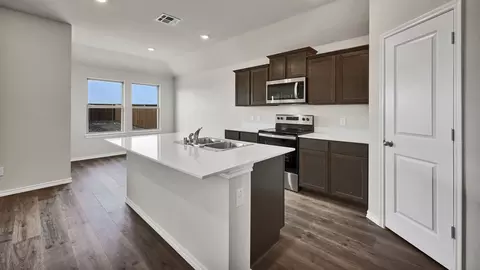Kitchen - 107 Willow Branch Ln, Canton, TX 75103 photo 4 of 11