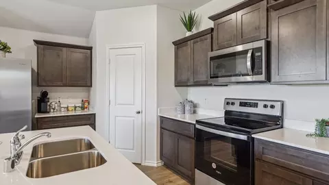 Kitchen - 107 Willow Branch Ln, Canton, TX 75103 photo 9 of 11