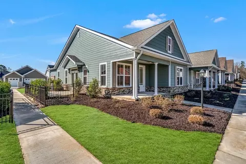 370 Kempton Ln, Dalton, GA 30721