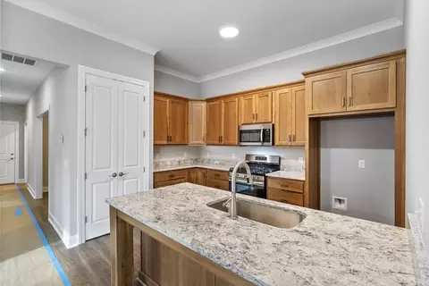 Kitchen - 370 Kempton Ln, Dalton, GA 30721 photo 4 of 5