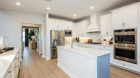 Kitchen - 19337 Lochside Ln, Mount Dora, FL 32757 photo 15 of 28