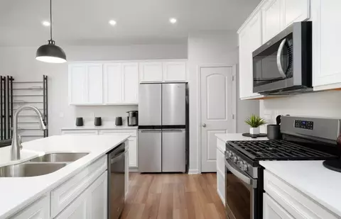 Kitchen - 12841 S Nicholas Dr, Plainfield, IL 60585 photo 3 of 4