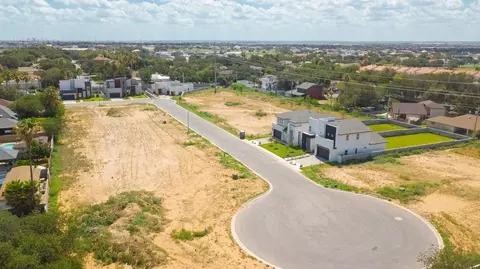 8507 Emily Ave, Laredo, TX 78045 photo 4