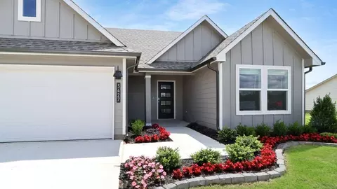 Exterior - 3402 N 37th Pl, Broken Arrow, OK 74014 photo 3 of 4
