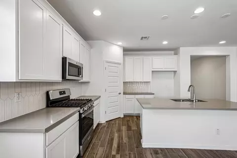 Kitchen - 7931 E Renata Ave, Mesa, AZ 85212 photo 3 of 12