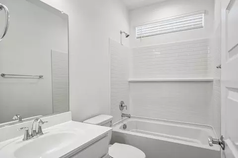 Bath - 7931 E Renata Ave, Mesa, AZ 85212 photo 2 of 7