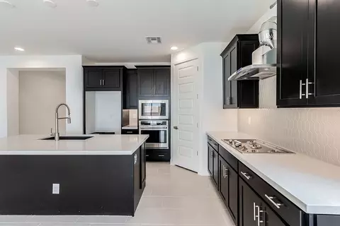 Kitchen - 7931 E Renata Ave, Mesa, AZ 85212 photo 3 of 11